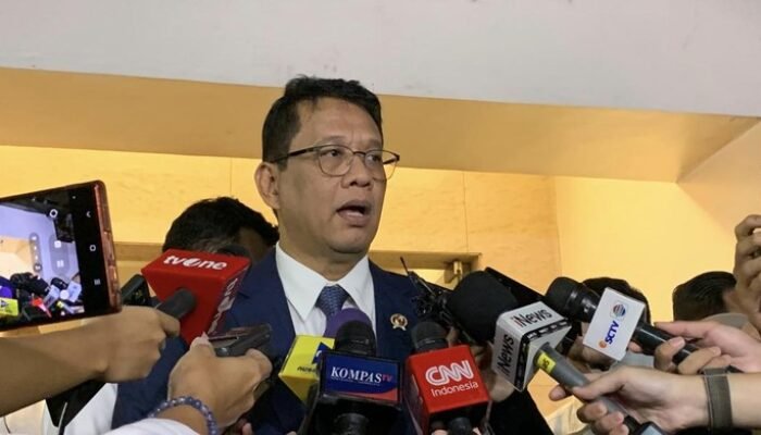 Viral Purbaya Sikat Mafia Baju Bekas: Pandangan Dokter Kulit Tentang Baju Thrifting