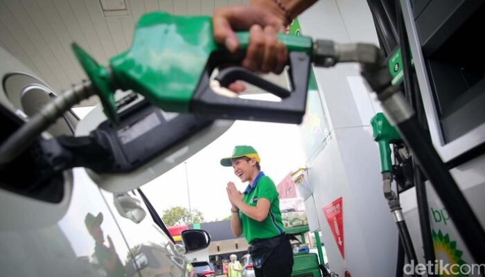 RON 92 Terjangkau, Harga BBM Per 1 November 2025 Turun! Apakah Ini Signal untuk Naik Mobil?