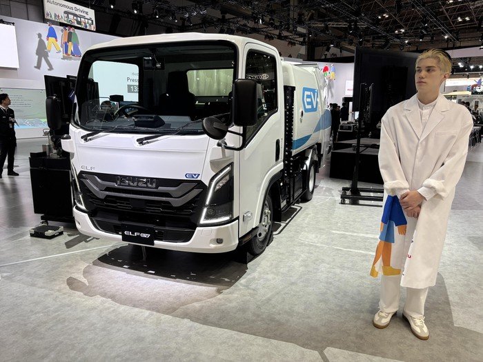 Kenalin Ini Isuzu ELF Listrik yang Cocok Buat Jadi Truk Sampah! Tak Perlu Lagi khawatir Tahun Depan