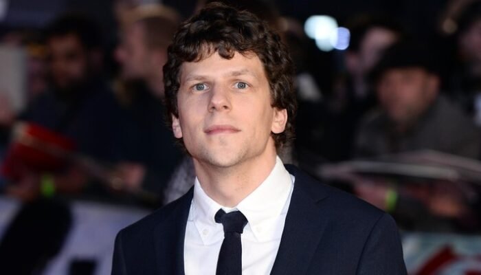 Derma HatsuAktor Jesse Eisenberg, Derma HatsuDonorkan Ginjalnya ke Orang Asing