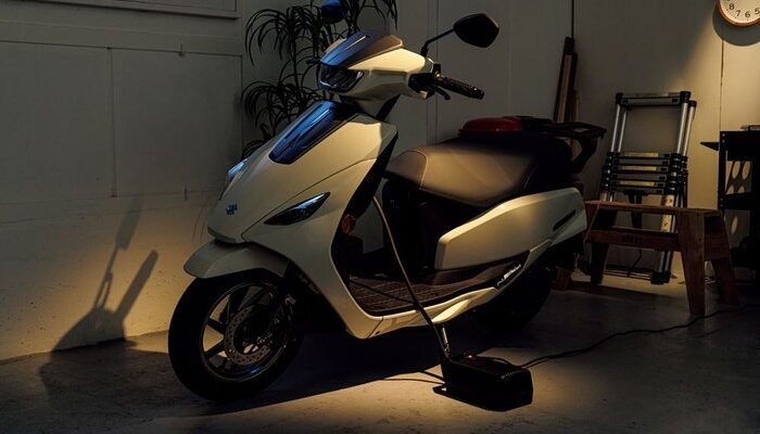 Baterai Canggih & Harga Menarik, Motor Listrik Suzuki e-Access Siap Menjadi Favorit di Indonesia!