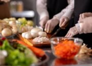 “Wakil Ketua DPR Cucun: ‘Tak Perlu’ Ahli Gizi, dr. Tan Membantah dengan Fakta yang Mengejutkan”