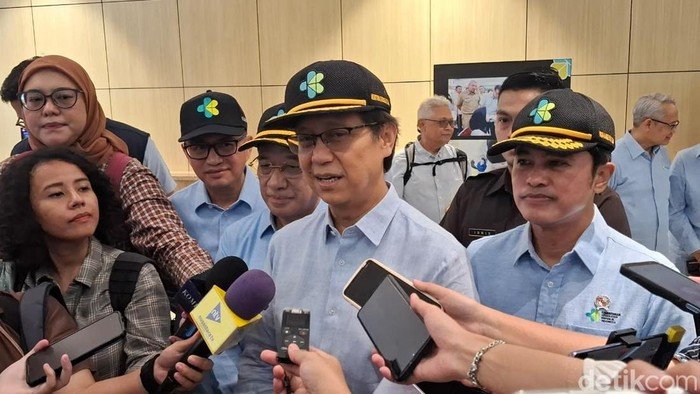 **Menkes Lapor Prabowo Bakal Kirim 600 Nakes ke Daerah Bencana Aceh-Sumatera**