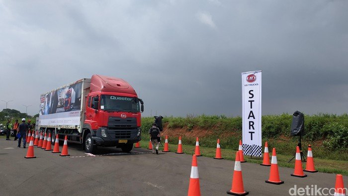 **UD Trucks dengan Tekad Baru Menyambut Tahun 'Kuda Api' 2026**