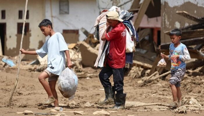 “Anak Korban Banjir Makan Mi Instan Berhari-hari, Ahli Gizi Peringatkan Bahaya Makanan Cepat saji pada Pertumbuhan”