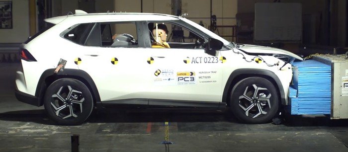 Kembaran Toyota Yaris Cross Dites Tabrak, Ini Hasilnya - Update 3