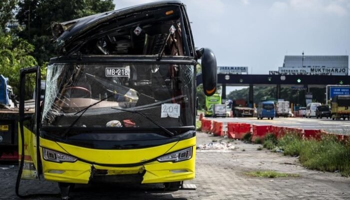 “Sopir Bus Cahaya Trans Gantian di Subang, Minim Jam Terbang: Ancaman Kemanan Jalan Raya”