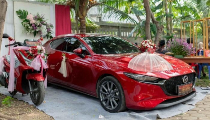 Dari Nikah Juragan Sembako di Jakut, Simak Surplusnya Mazda 3 dan Honda PCX!