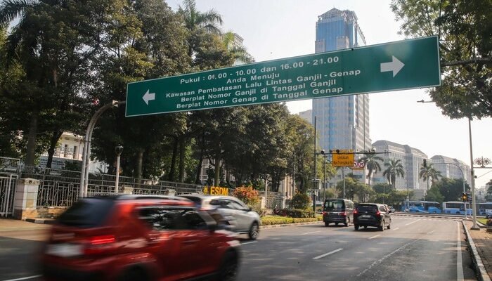 “Heboh! Mobil Pakai Stiker Ini Bisa Lewat Ganjil Genap di Jakarta, Nggak Cuma Listrik!”