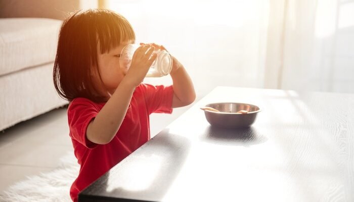 Waspadai Gejala Alergi Susu Sapi pada Anak dan Solusi Nutrisi yang Tepat!