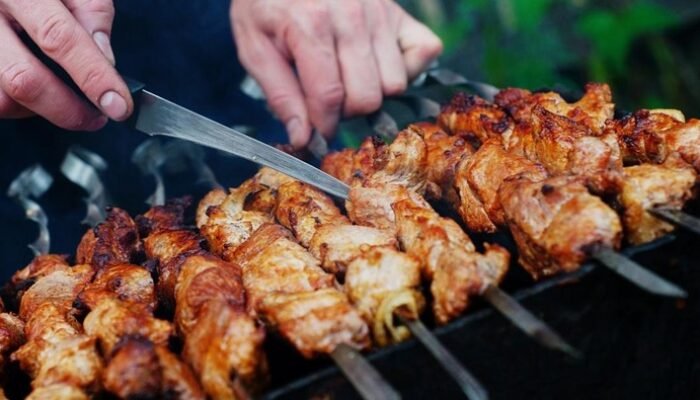 Dokter Gizi Bagikan Tips Makan Sate Aman saat Malam Tahun Baru – Update 1