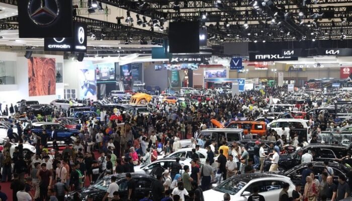“Penjualan Mobil Nggak Tembus 800 Ribu Unit, Apakah Ini Tanda Krisis Industri Otomotif?”