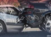 Pacaran di Mobil, Akhirnya Jadi Penyebab Tabrakan Beruntun! Duh!