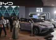 “BYD vs. Kompetitor: Siapa yang Akan Menang di Tahun 2025?”