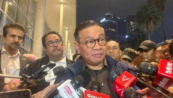 Ancaman Pramono: Sopir JakLingko Bertarung melawan Cuaca Ekstrem di Jalan Raya
