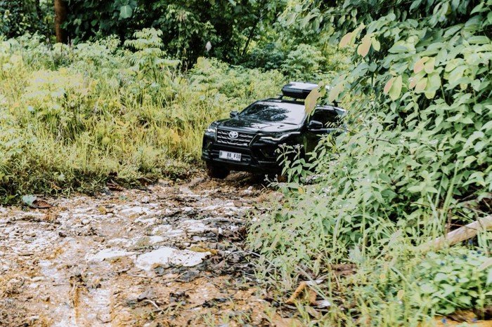 Komunitas Bawa Fortuner Blusukan di Bumi Borneo - Update 3