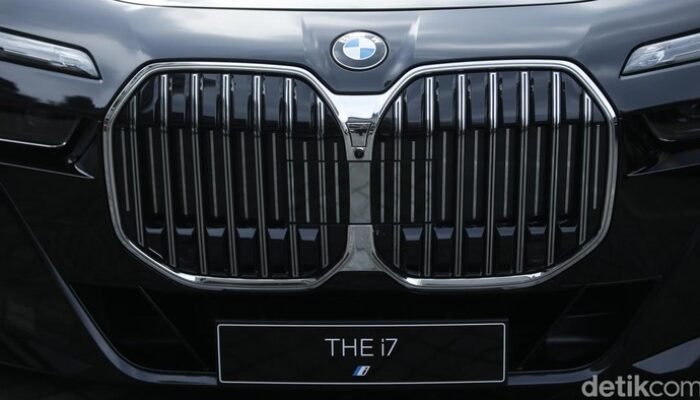 BMW Bombardir Tren Otomotif, i7 China Turun Rp 660 Juta, Eksklusifitas Baru Terkuak!