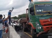Kecelakaan Maut di Tol: Truk Muatan Besi yang Melintas di tengah Pembatasan, Kenapa?