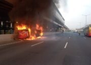 “Sempat Bikin Macet, Ternyata Ini Penyebab Bus Terbakar di Tol Japek” : Investigasi Mendebarkan Kebakaran Bus di Jalan Tol!
