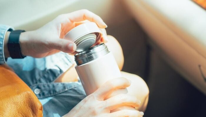 “Gaduh Larangan Tumbler di Restoran: Risiko Kontaminasi yang Tak Terduga”