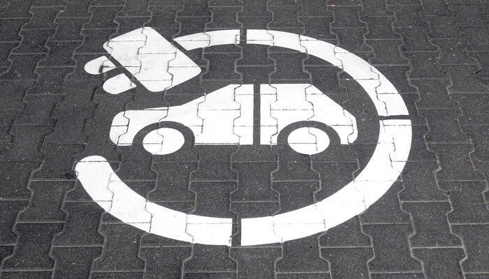 Mobil Listrik Tanpa Pajak, Ancaman bagi Keuangan Daerah?