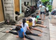Semangat Anak-anak Jakut Latihan Akrobatik di Gang Sempit: Sukses atau Gagal?