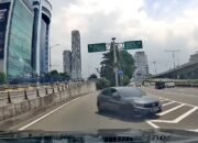 “Skandal Tol: Mobil Lawan Arah Viral, Pintu Keluar Jadi Masuk!”
