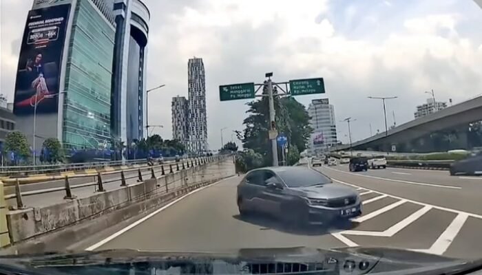 “Skandal Tol: Mobil Lawan Arah Viral, Pintu Keluar Jadi Masuk!”