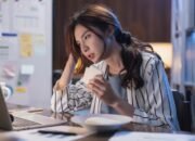 “Overwork Menjadi Penyebab Meningkatnya Risiko Kena Stroke-Sakit Jantung di kalangan Pekerja RI: Kenali Faktor-Faktornya!”