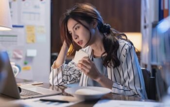 “Overwork Menjadi Penyebab Meningkatnya Risiko Kena Stroke-Sakit Jantung di kalangan Pekerja RI: Kenali Faktor-Faktornya!”