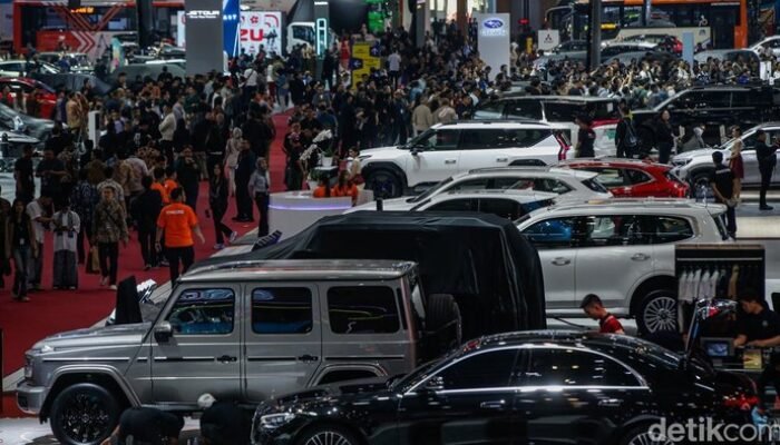 “Mobil Baru Tertunda: Konsumen Indonesia Tetap Hati-Hati, Meski Dana Tersedia”