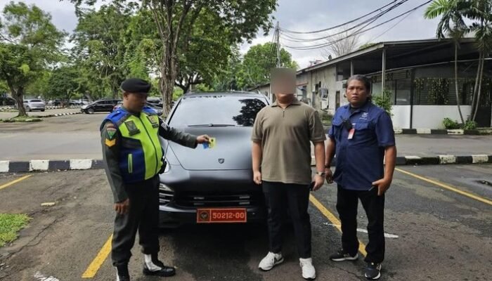 Duh! Mobil Mewah Porsche Terciduk Pakai Pelat Dinas Palsu, Biar Apa Sih? – Update 3