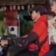 “Aksi Pasutri yang Membahayakan, Ngerokok di Motor dengan Bayi di Bawah Perhatian!”