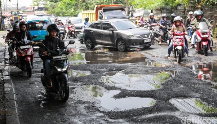 Musim Hujan Banyak Jalan Berlubang, Bisa Bikin Ban Pecah! Siapakah yang Bertanggung Jawab?
