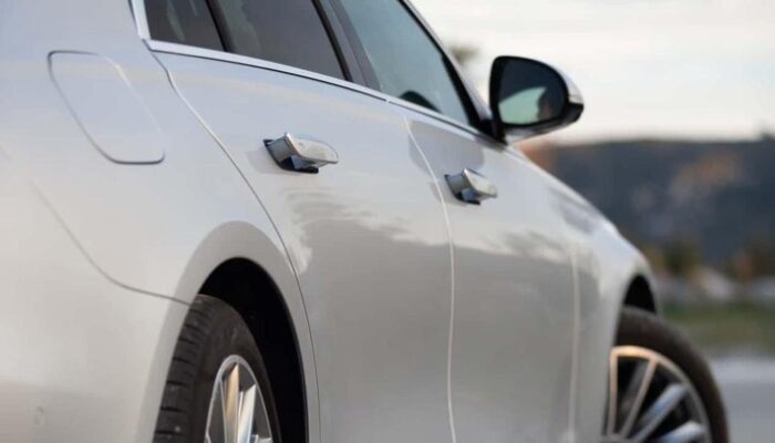 Tak Terduga! China Resmi Cấm Gagang Pintu Rata di Mobil Listrik, Ini Alasannya!