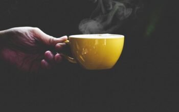 “Dilema Minum Kopi Saat Puasa, ‘Booster’ Energi yang Kadang Bikin Beser”