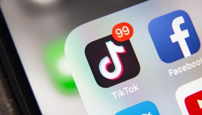 “Anak Terancam: Risiko ‘Candu’ Medsos dari IG-TikTok, Kemenkes Beri Perhatian Khusus”