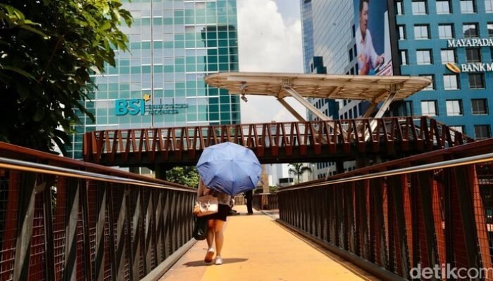 Jakarta Terbakar oleh Panas Ekstrem, Dinkes Peringatkan Bahaya Heatstroke