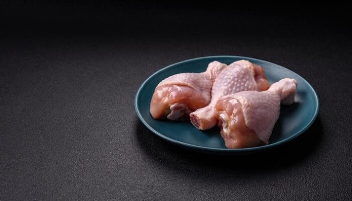 “Simpan Daging Ayam di Kulkas? Ketahui Cara Benar agar Tidak Beracun!”